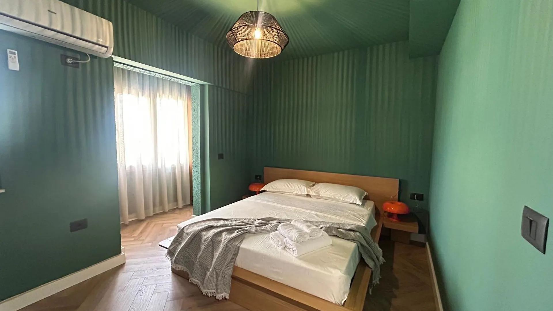 Luxury Central Stay Tirana 0*,  Albanien